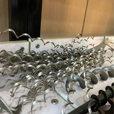 Un buen precio. Transportador de tornillo resistente al calor de acero inoxidable con dimensiones personalizadas para aplicaciones industriales en línea